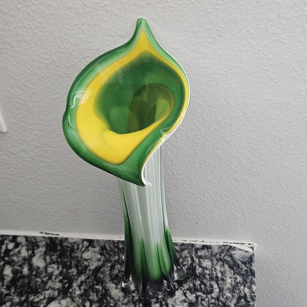art glass Jack-in-the-Pulpit vase with yellow, green, and‎ white swirl design